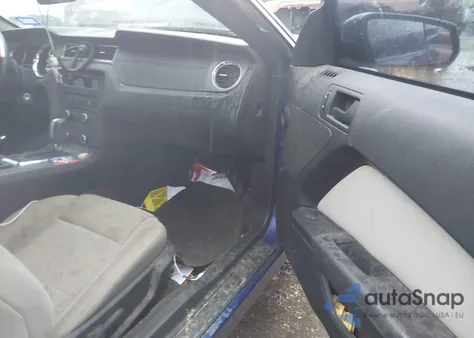 2014 Ford Mustang V6 z USA, uszkodzony, nr VIN 1ZVBP8AM4E5270246